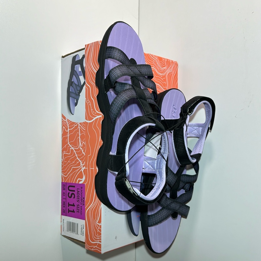 JSport ladies strap sandals
Size 11